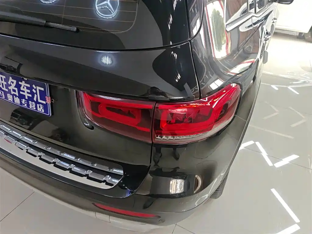 MERCEDES BENZ GLB 2021