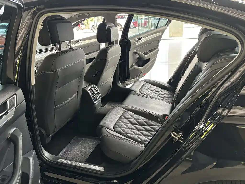 VOLKSWAGEN MAGOTAN GTE PLUG IN HYBRID 2022