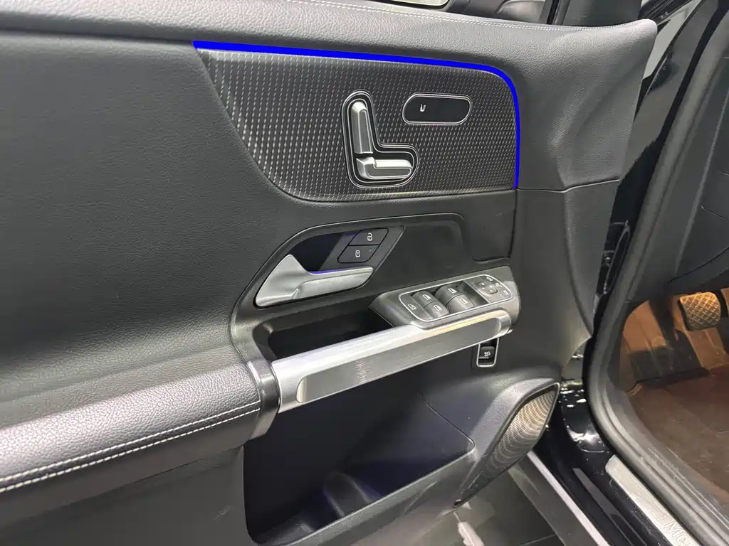 MERCEDES BENZ GLB 2023