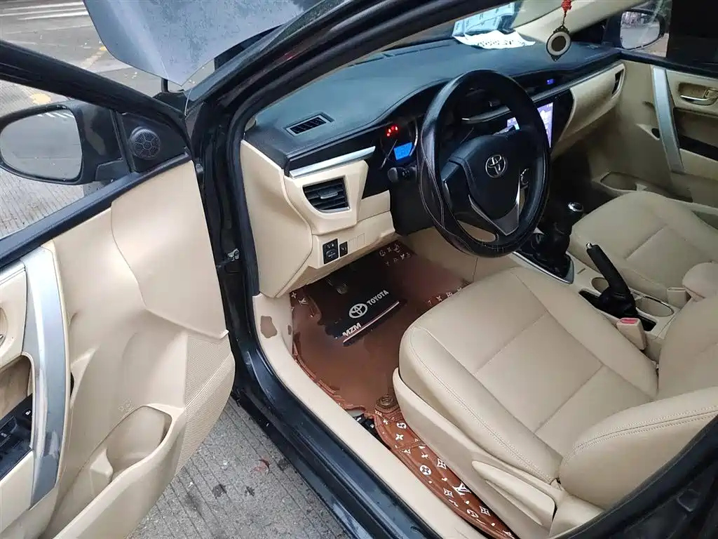 TOYOTA COROLLA 2015