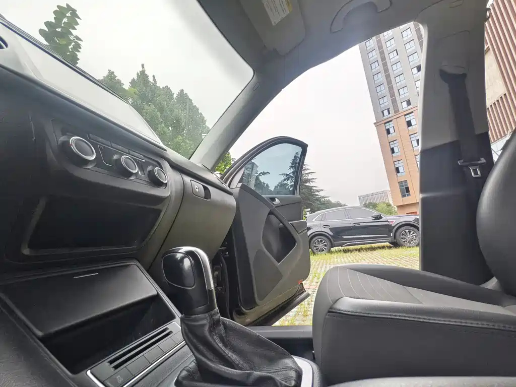 VOLKSWAGEN TIGUAN 2015