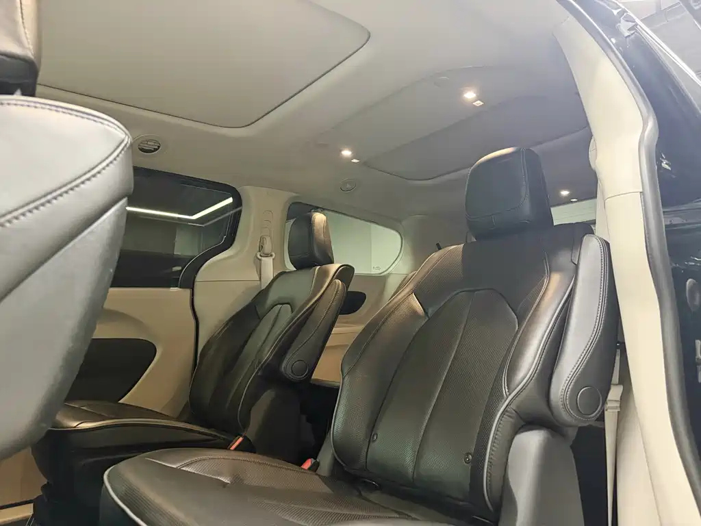 CHRYSLER BIG 捷龙PHEV IMPO 2025