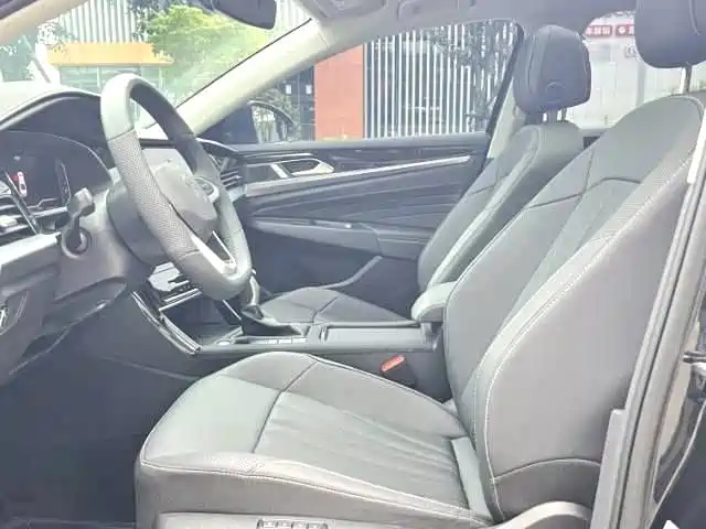 VOLKSWAGEN PASSAT 2025