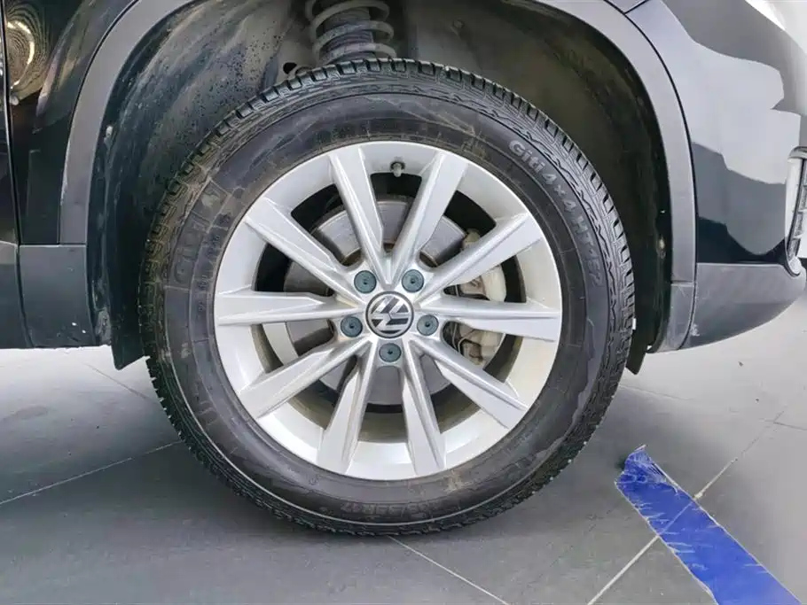VOLKSWAGEN TIGUAN 2016