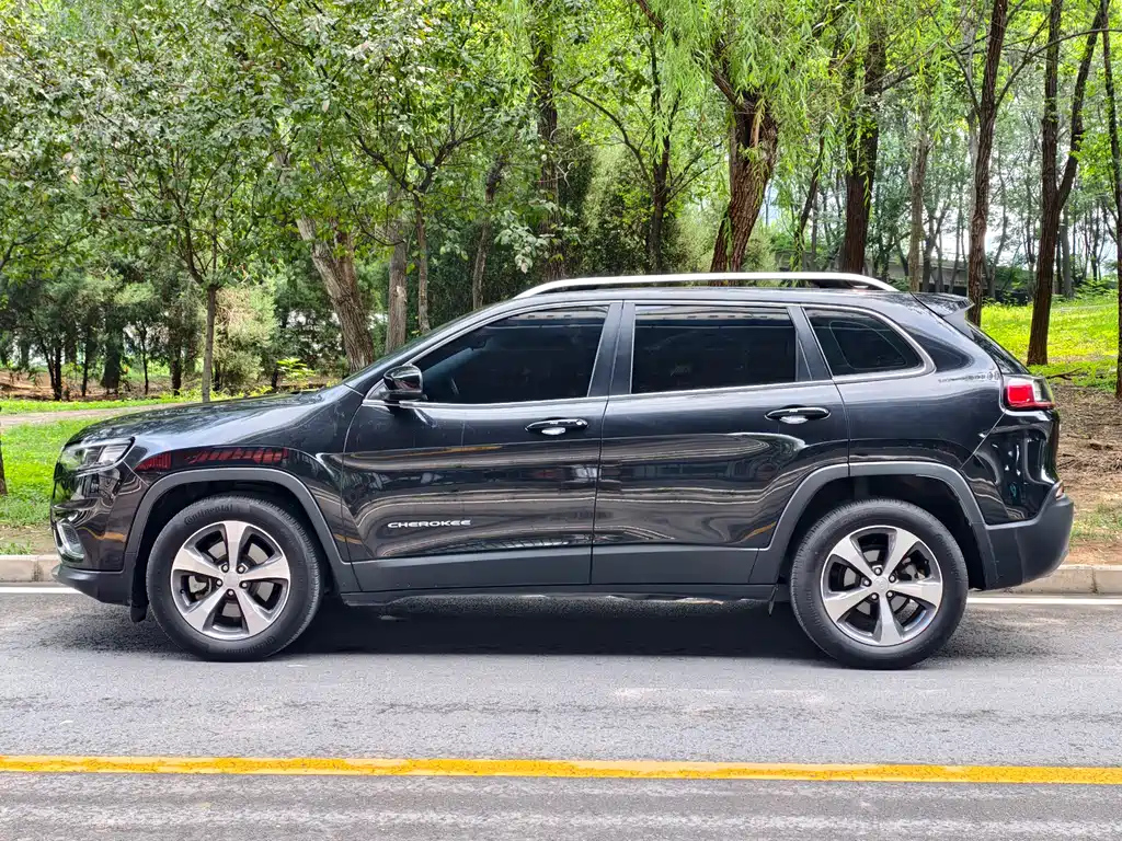 JEEP CHEROKEE 2020