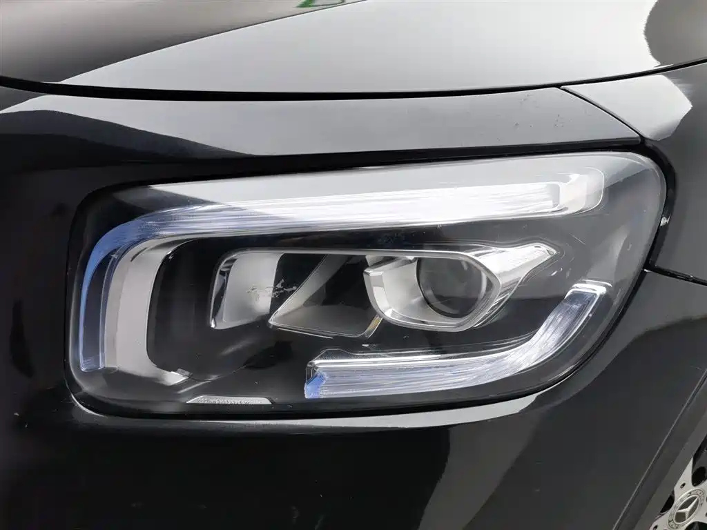 MERCEDES BENZ GLB 2023