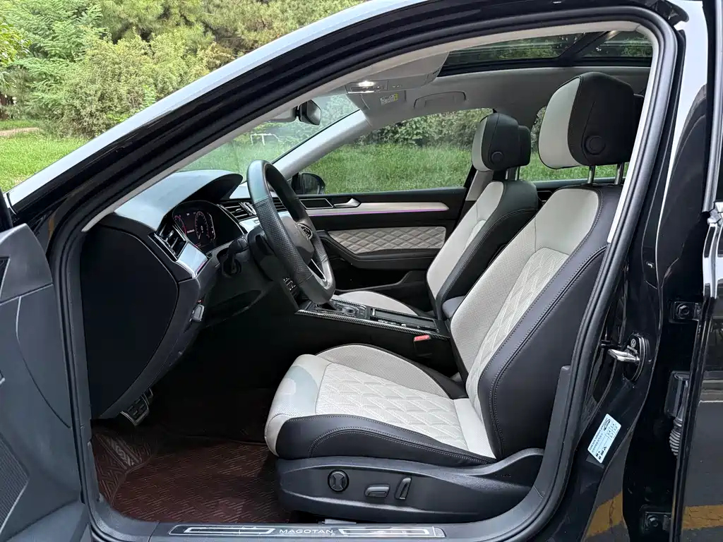 VOLKSWAGEN MAGOTAN 2023