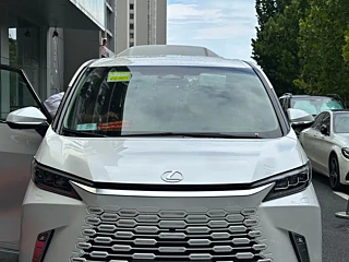 LEXUS LM  2023