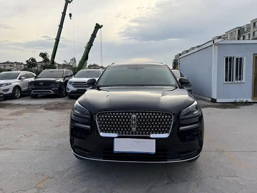 LINCOLN ADVENTURER 2021