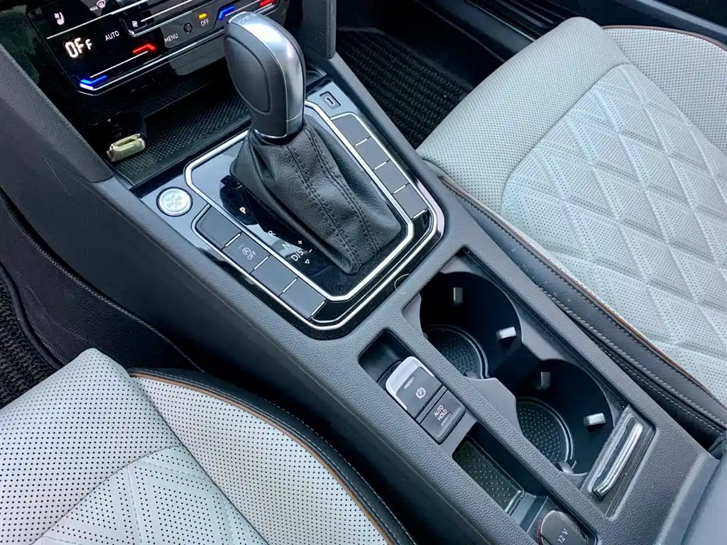 VOLKSWAGEN MAGOTAN 2025