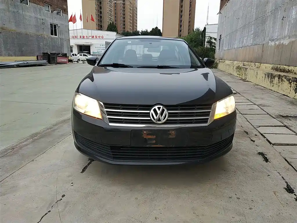 VOLKSWAGEN LAVIDA 2014
