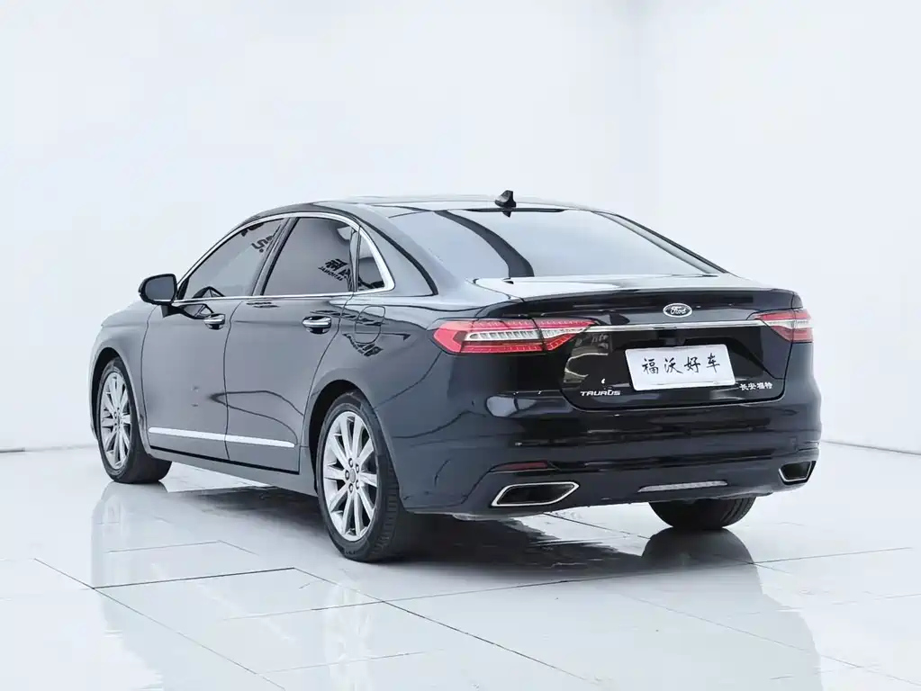 FORD TAURUS 2021