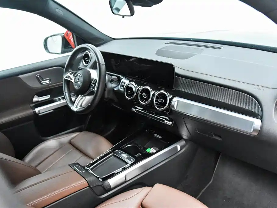 MERCEDES BENZ GLB 2024