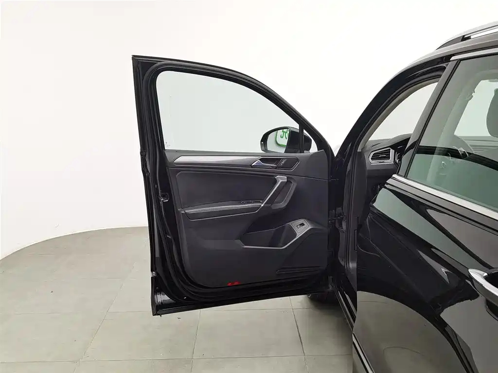VOLKSWAGEN TIGUAN L 2021
