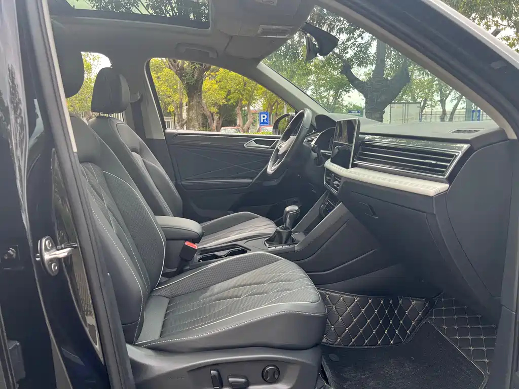 VOLKSWAGEN TIGUAN L 2021