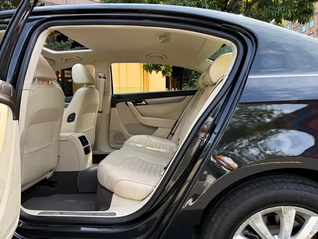 VOLKSWAGEN MAGOTAN 2013