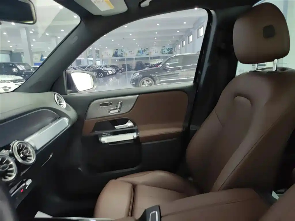 MERCEDES BENZ GLB 2021