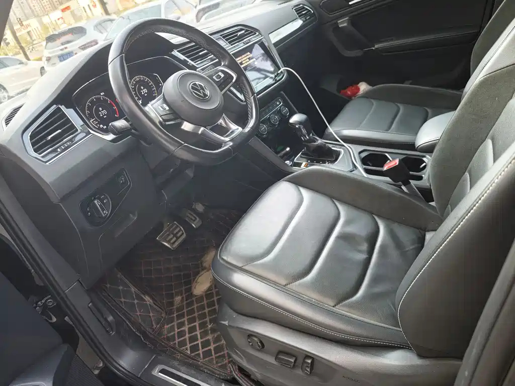 VOLKSWAGEN TIGUAN L 2021