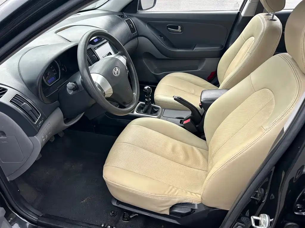 HYUNDAI CELESTA 2015