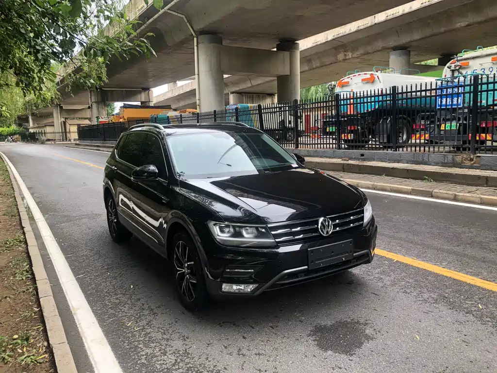VOLKSWAGEN TIGUAN L 2017