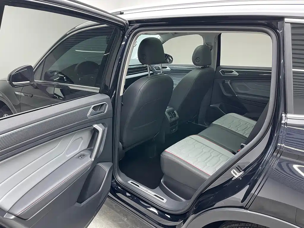 VOLKSWAGEN TIGUAN L 2022