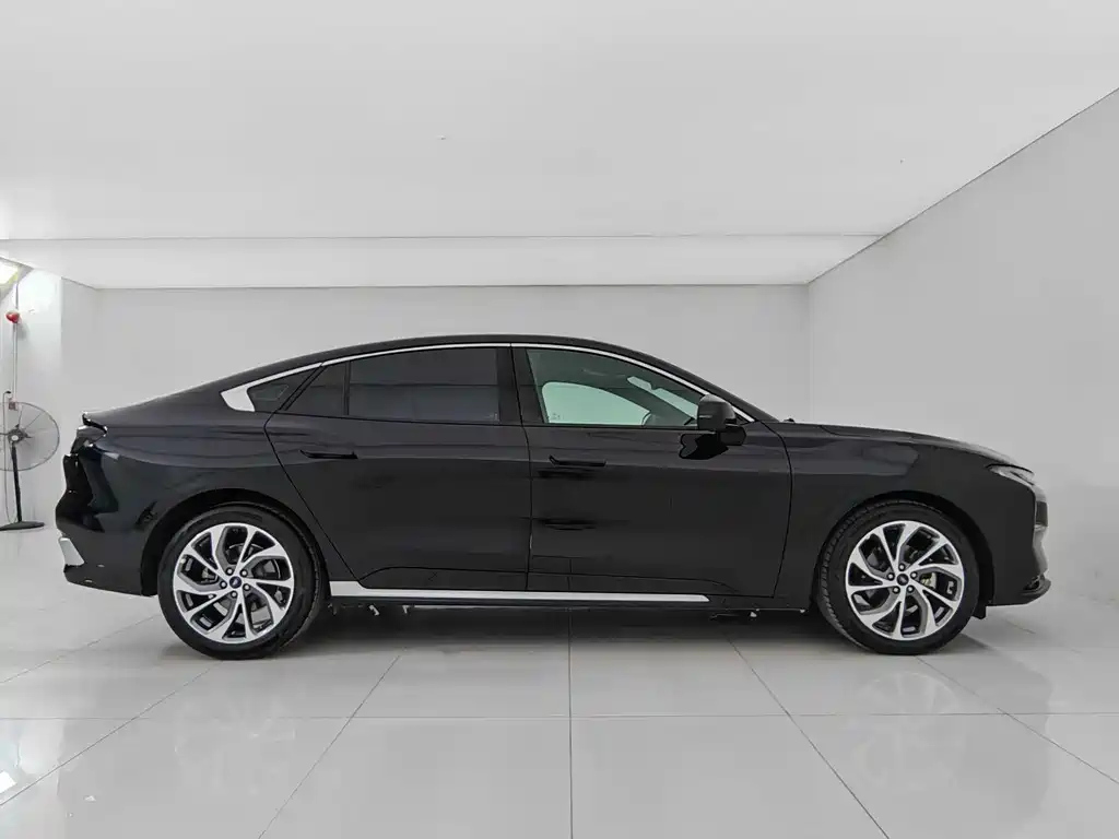 FORD MONDEO 2025