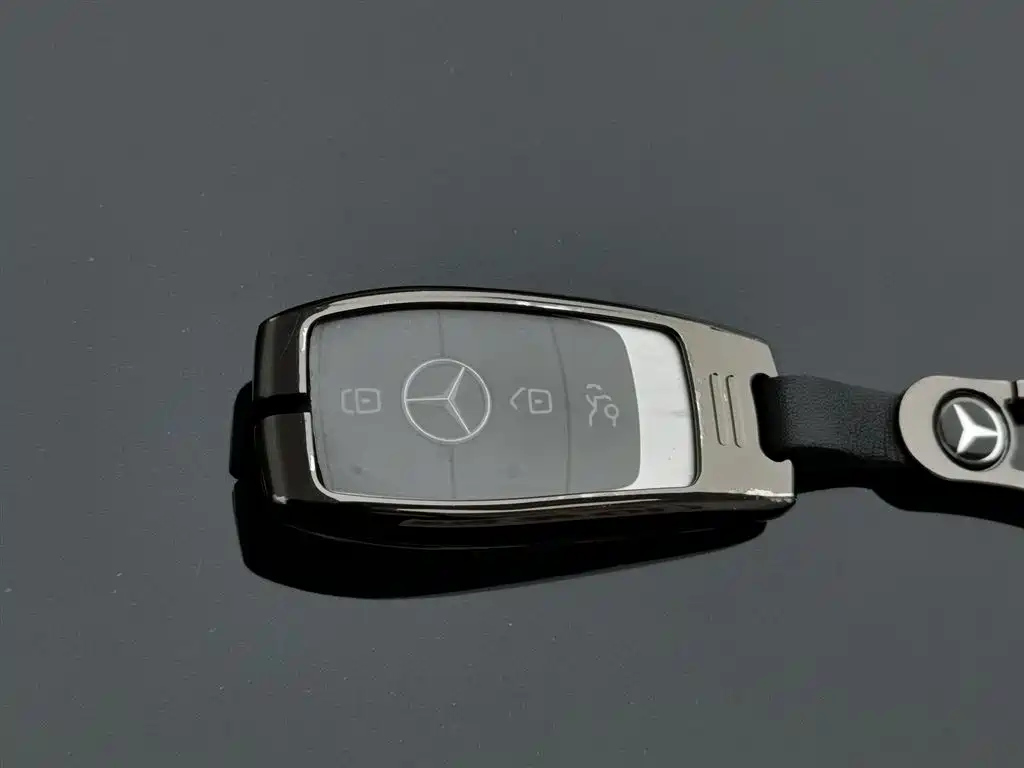 MERCEDES BENZ GLB 2023