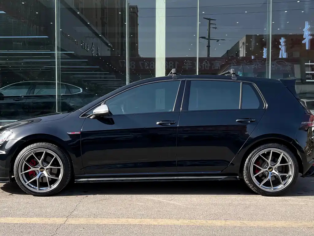 VOLKSWAGEN GOLF GTI 2016