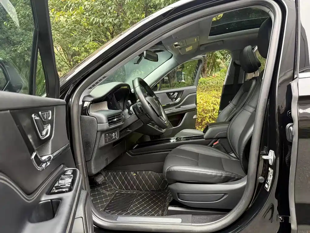 LINCOLN ADVENTURER 2021