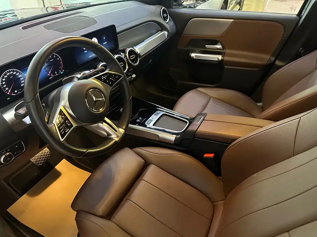 MERCEDES BENZ GLB 2024