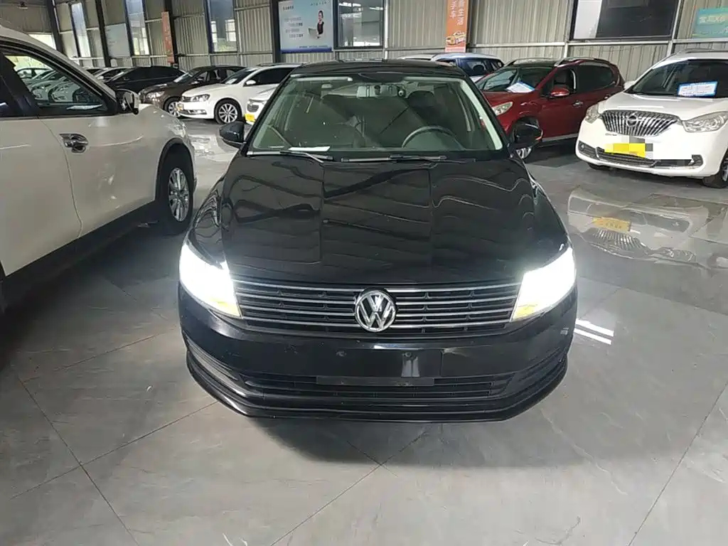 VOLKSWAGEN LAVIDA 2015