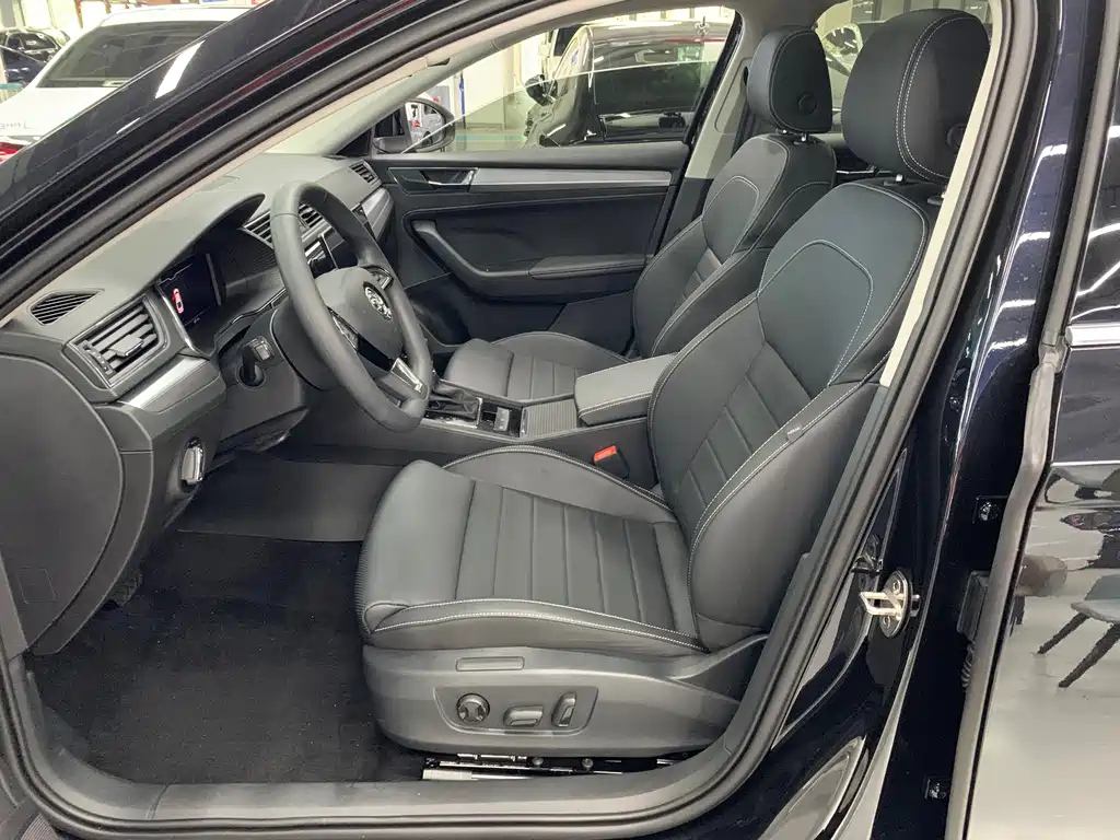 SKODA SUPERB 2025