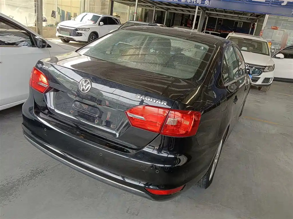 VOLKSWAGEN SAGITAR 2014