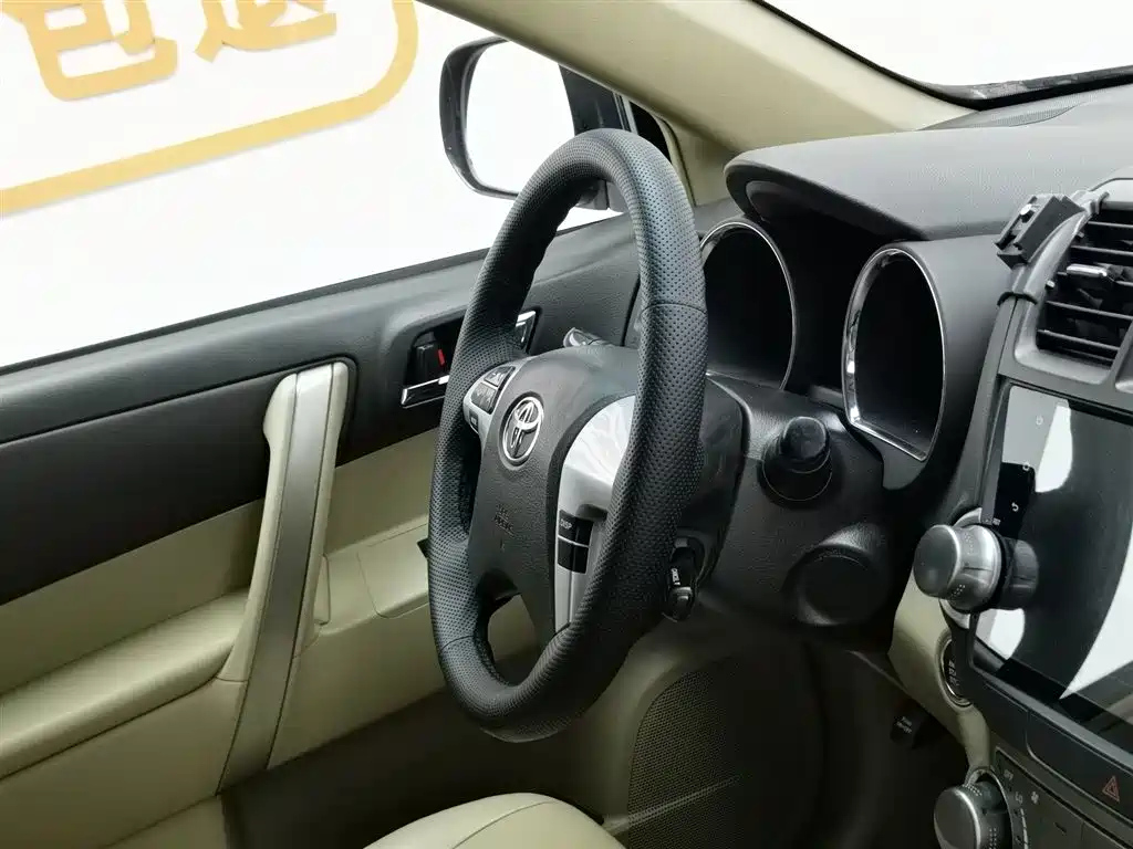 TOYOTA HIGHLANDER 2013