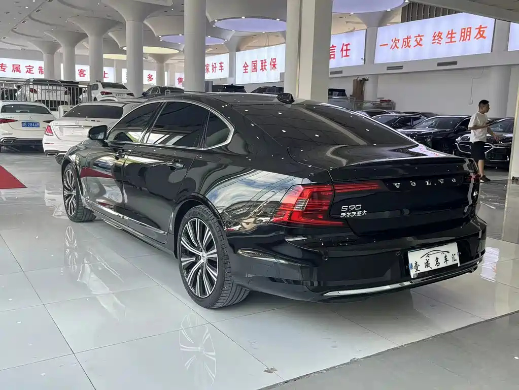 VOLVO S90 2024