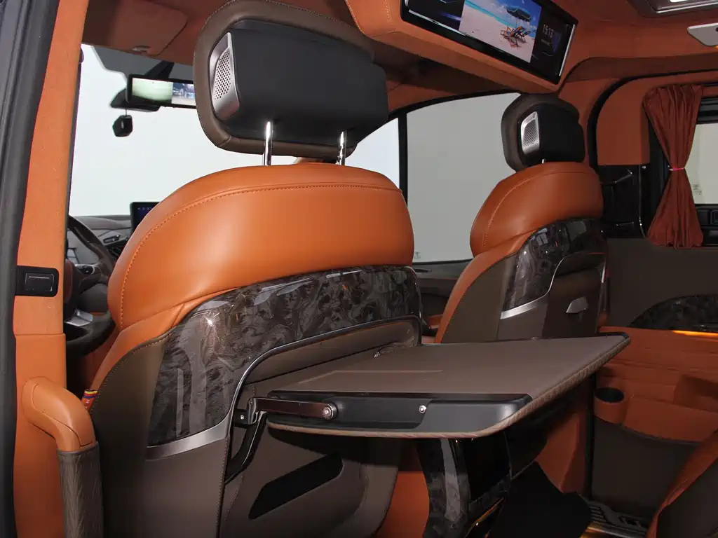 FORD TOUREO 2020