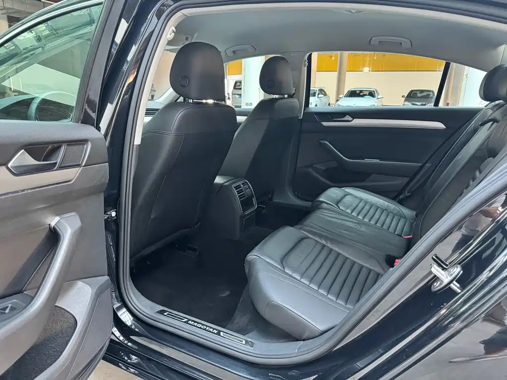 VOLKSWAGEN MAGOTAN 2018