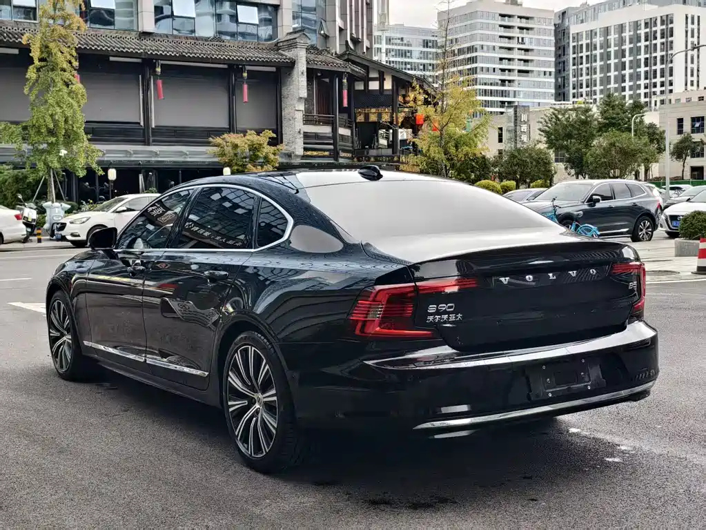 VOLVO S90 2025