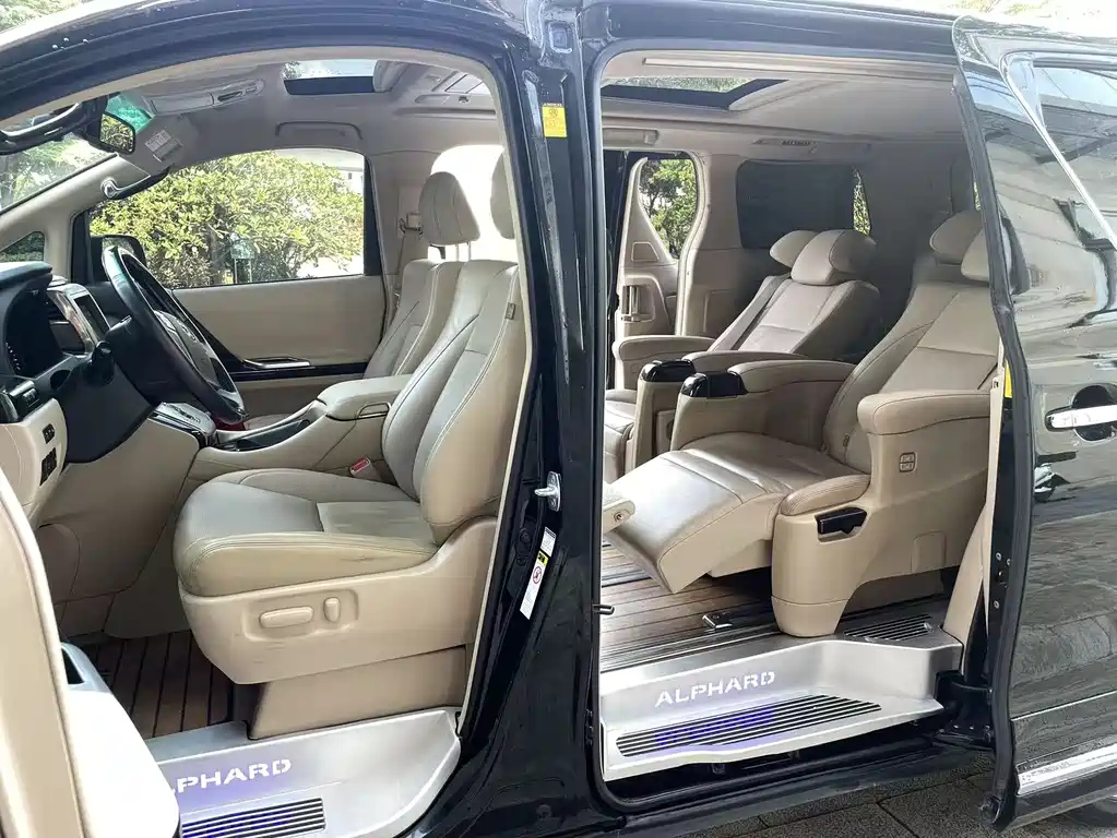 TOYOTA ALPHARD 2012