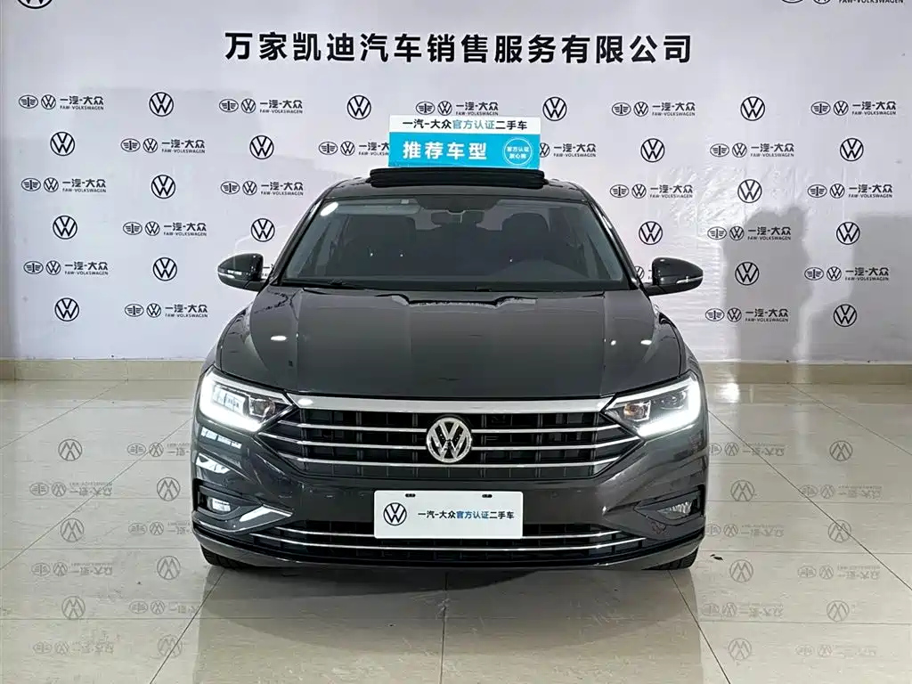 VOLKSWAGEN SAGITAR 2022