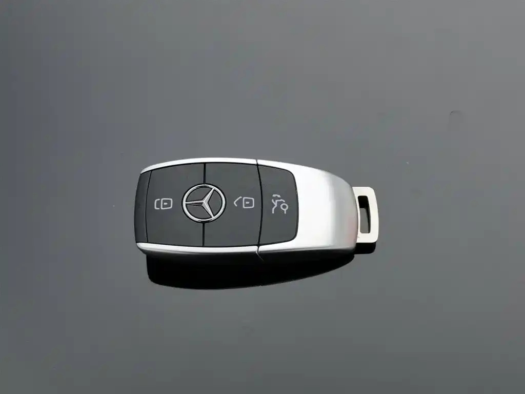 MERCEDES BENZ GLB 2024