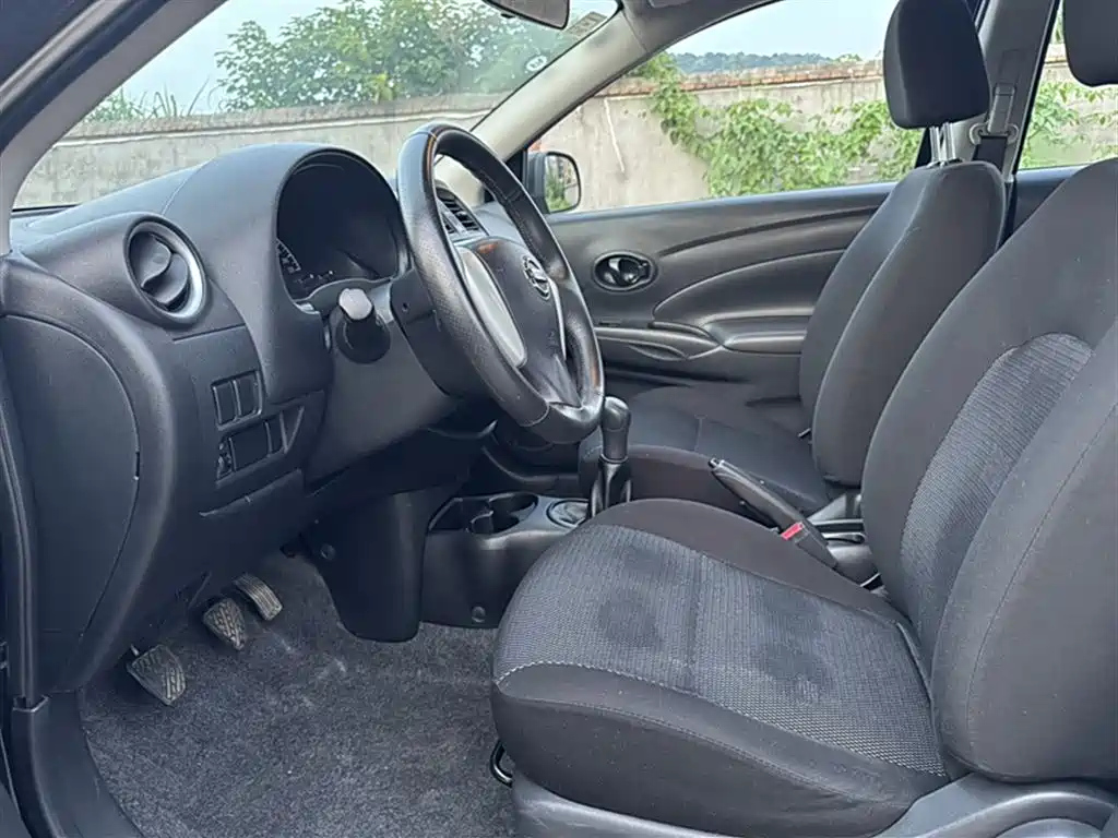 NISSAN SUNNY 2015
