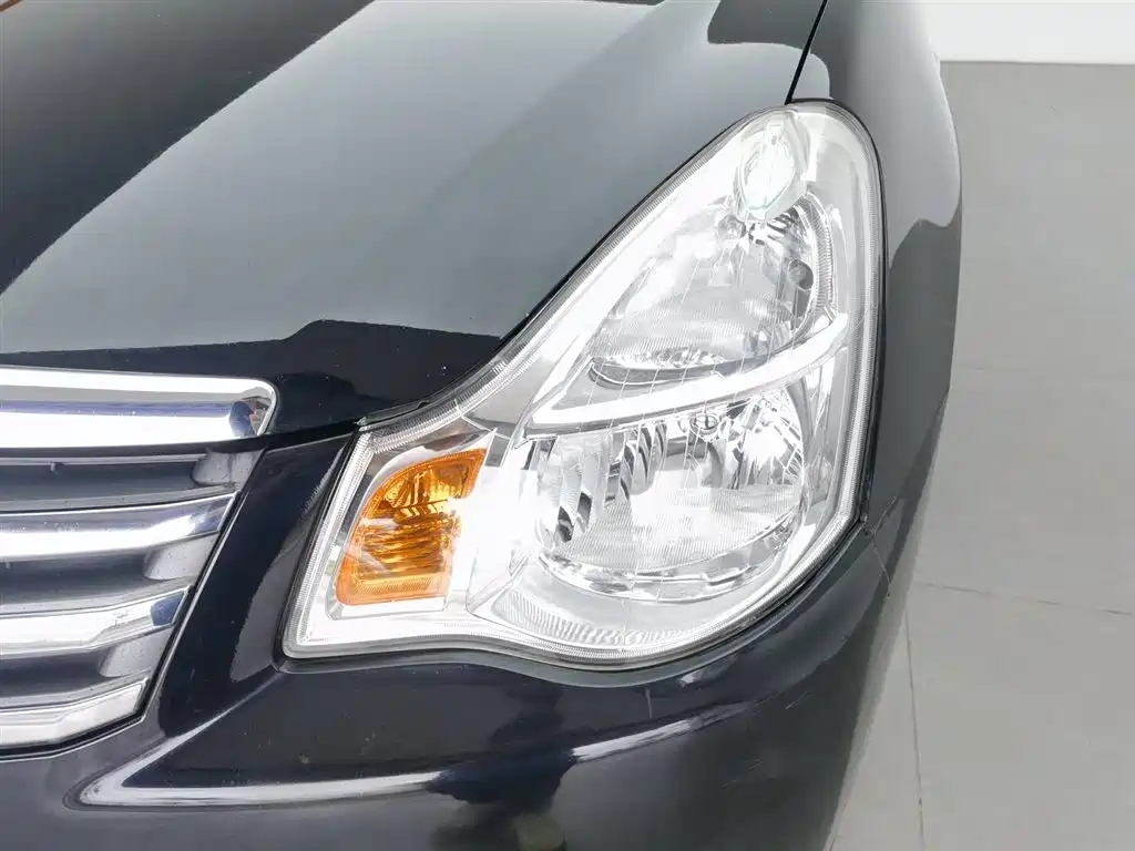 NISSAN SYLPHY 2012