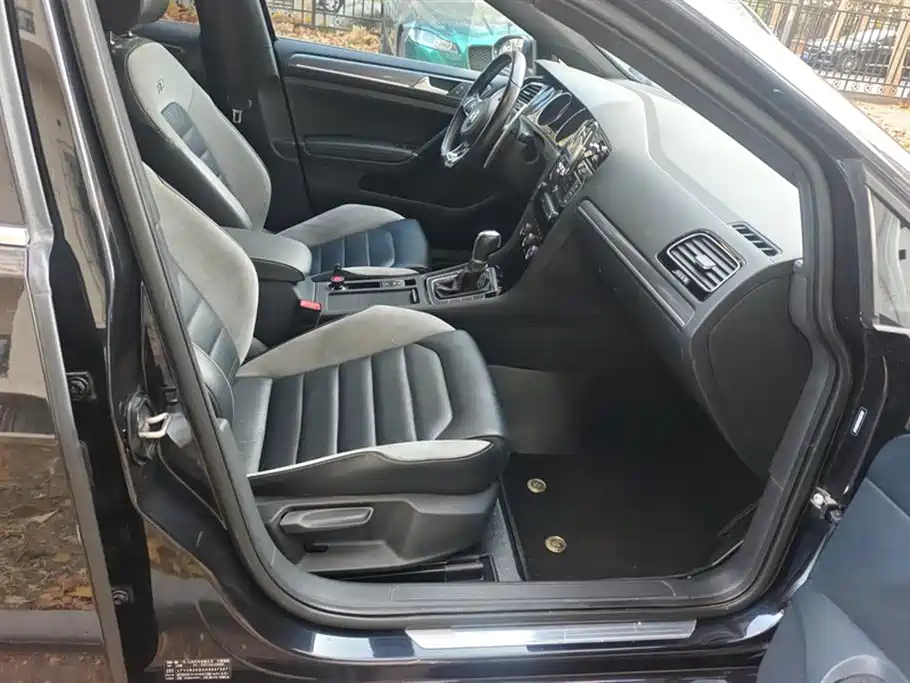 VOLKSWAGEN GOLF 2017