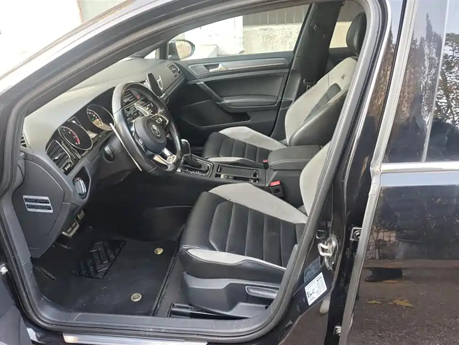 VOLKSWAGEN GOLF 2017