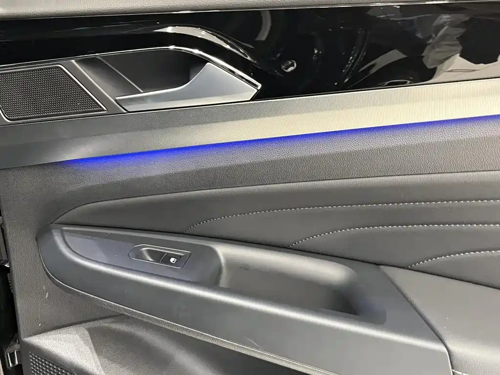 VOLKSWAGEN PASSAT 2024