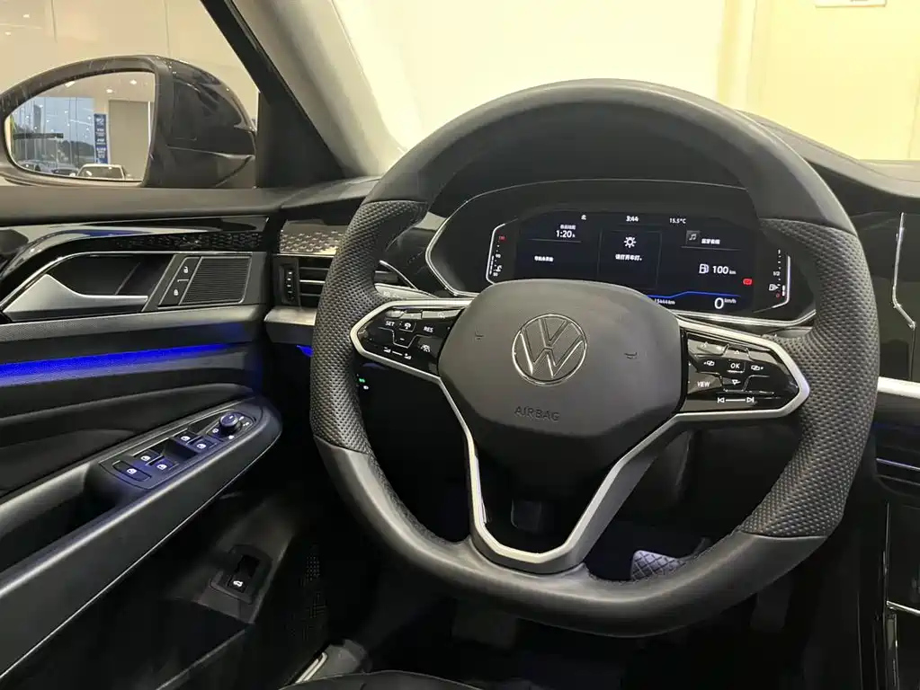 VOLKSWAGEN PASSAT 2024