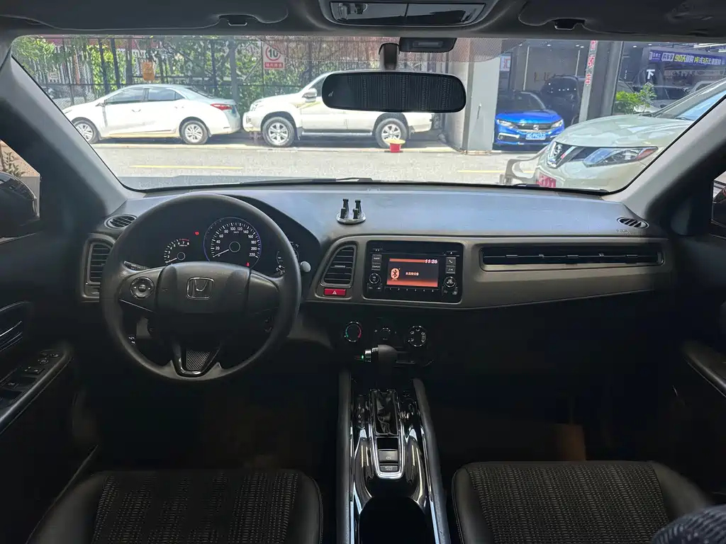 HONDA VEZEL 2015