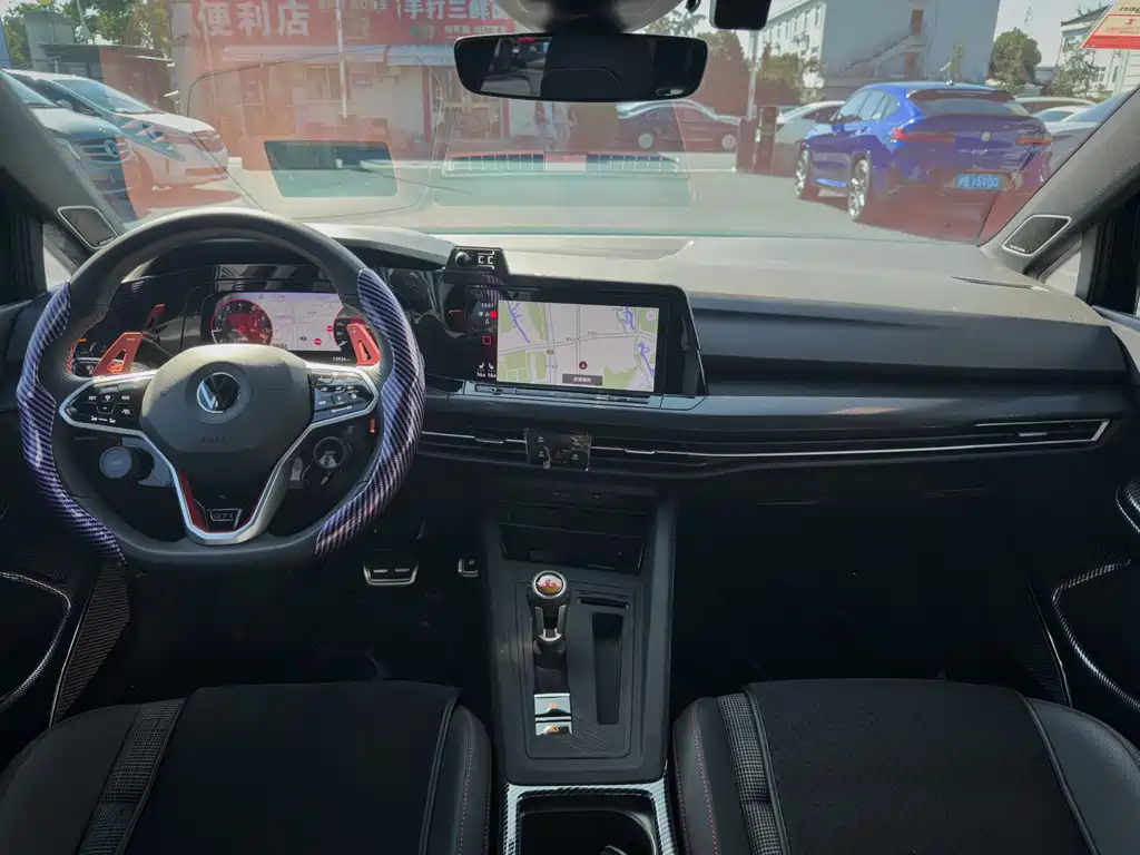 VOLKSWAGEN GOLF GTI 2024