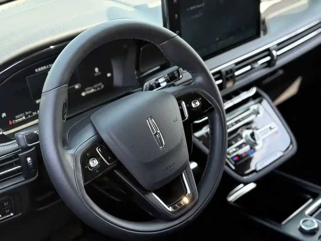 LINCOLN ADVENTURER 2022